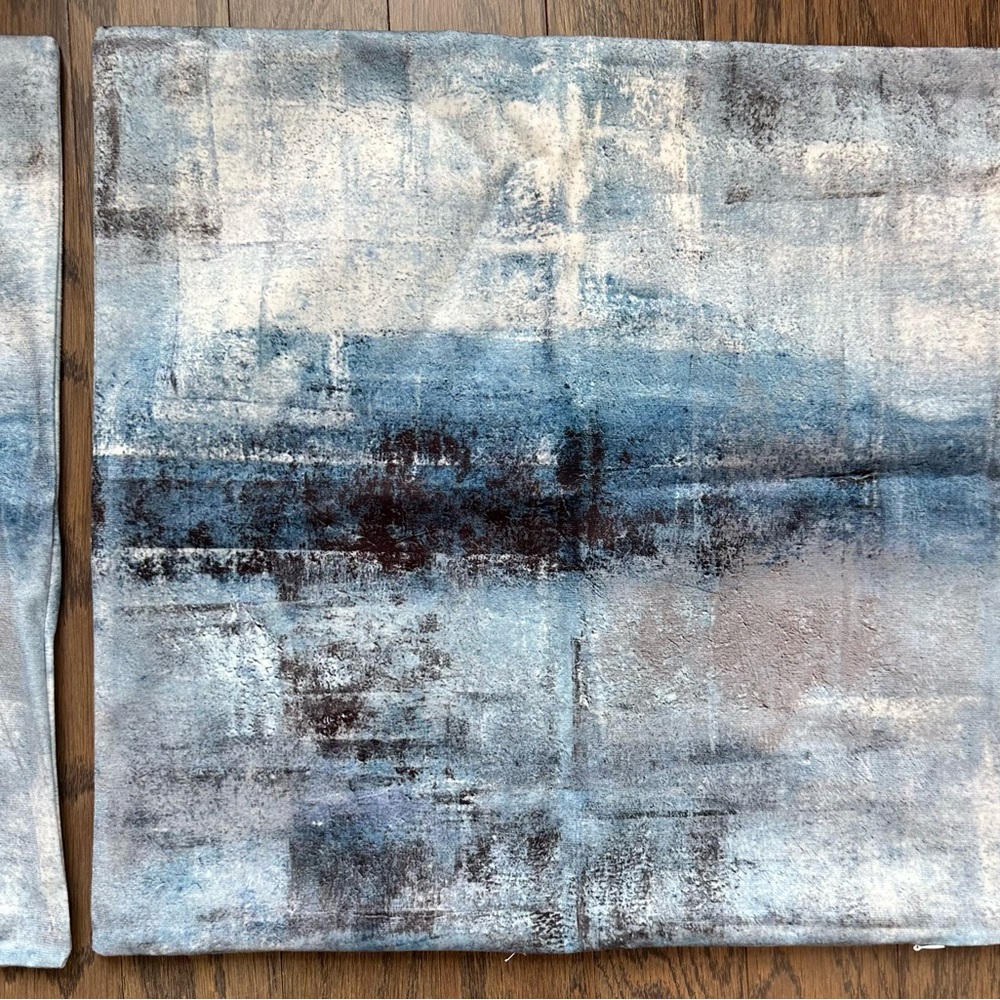 NWT✨(2) Blue Gray and White Watercolor Abstract Accent Pillows 18x18” Washable - Picture 6 of 10